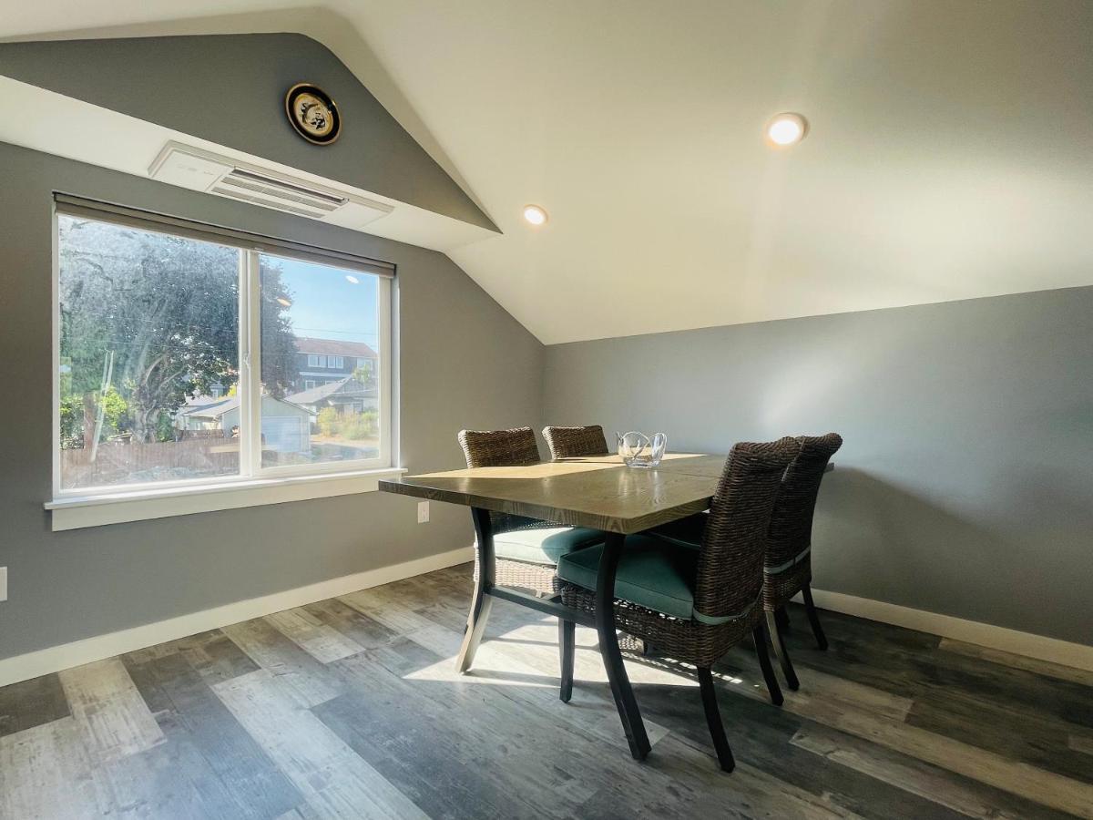 Green Lake 1St Line Home B With Central Air Conditioners Seattle Exteriör bild